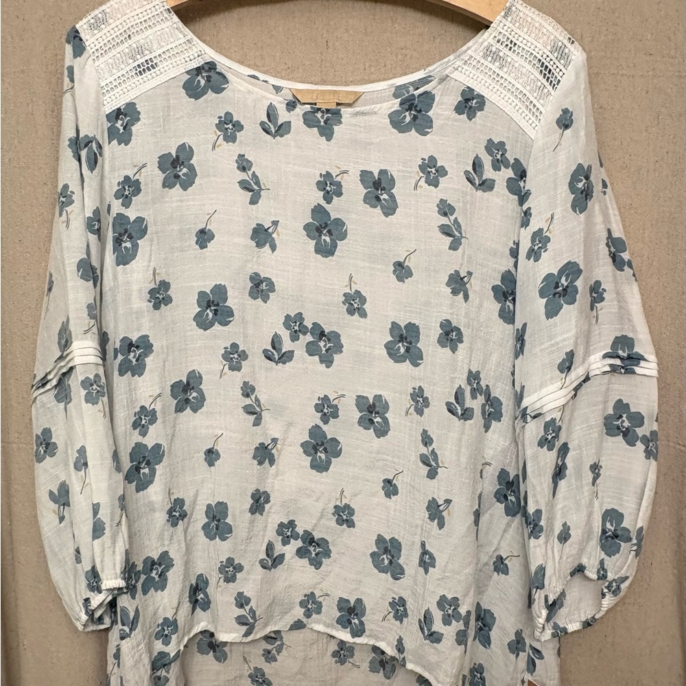 Blue and white floral top. Cottagecore, soft girl, everyday elf